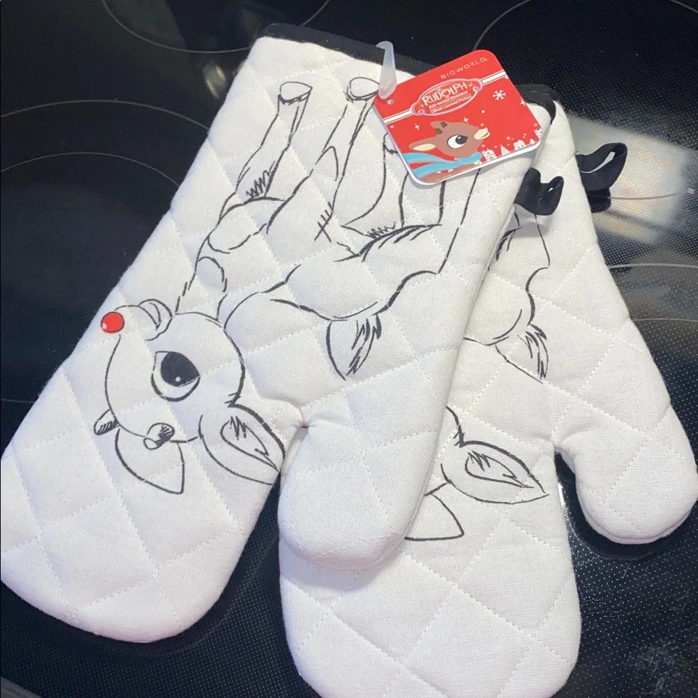 Bioworld Rudolph The Red‎ Nose Reindeer Oven Mitts Set Black and White NWT